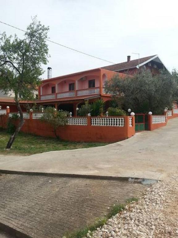 Guest House Bocac Sali Exterior photo